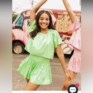 NWOT Queen Of Sparkles  Metallic vibrant green tank Swing Short Set M